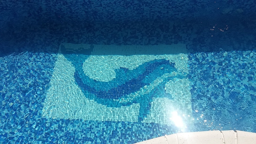 Imagen de la piscina del Hotel South Nights. Foto 18