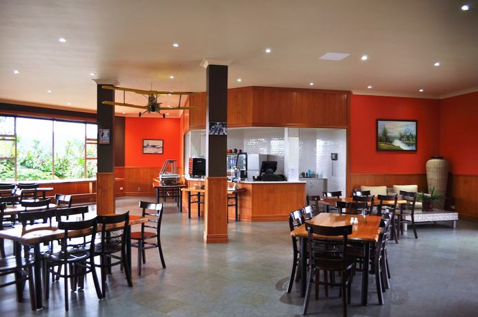 Imagen del bar/restaurante del Hotel South Pacific Resort. Foto 4