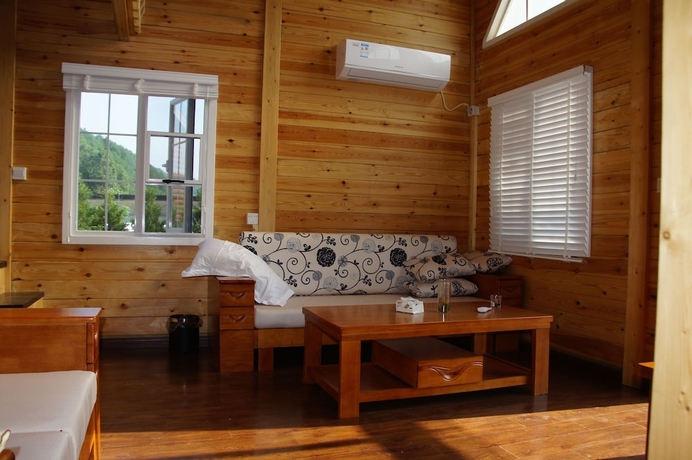 Imagen de la habitación del Hotel Southeastern Flying Tiger Manor. Foto 12