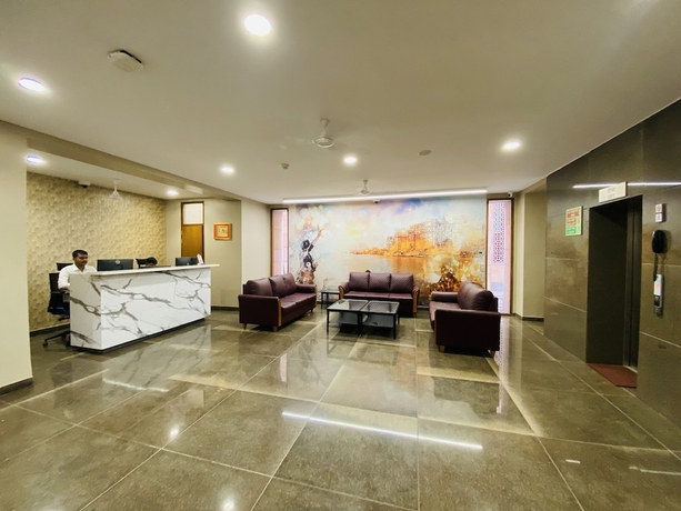 Imagen de los interiores del Hotel Southern Grand Kashi - Inside Kashi Vishwanath Temple Corridor. Foto 17