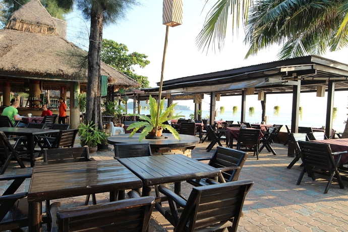 Imagen del bar/restaurante del Hotel Southern Lanta Resort. Foto 4