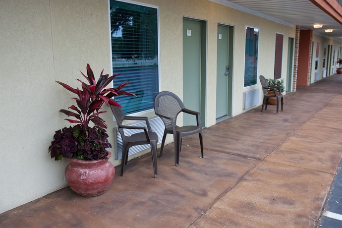 Imagen de los exteriores del Hotel Southern Oaks Inn. Foto 13