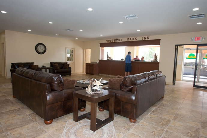 Imagen de los interiores del Hotel Southern Oaks Inn. Foto 16
