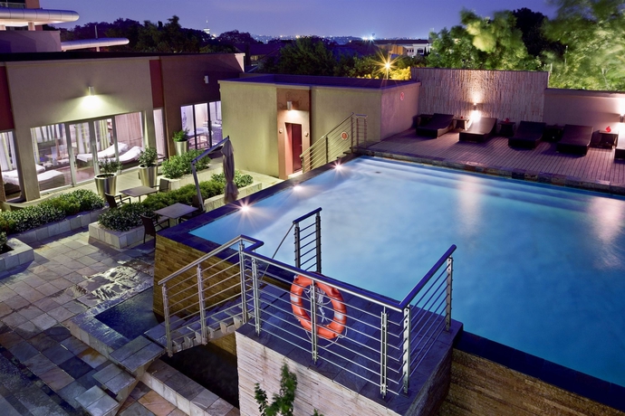 Imagen de la piscina del Hotel Southern Sun Rosebank. Foto 16