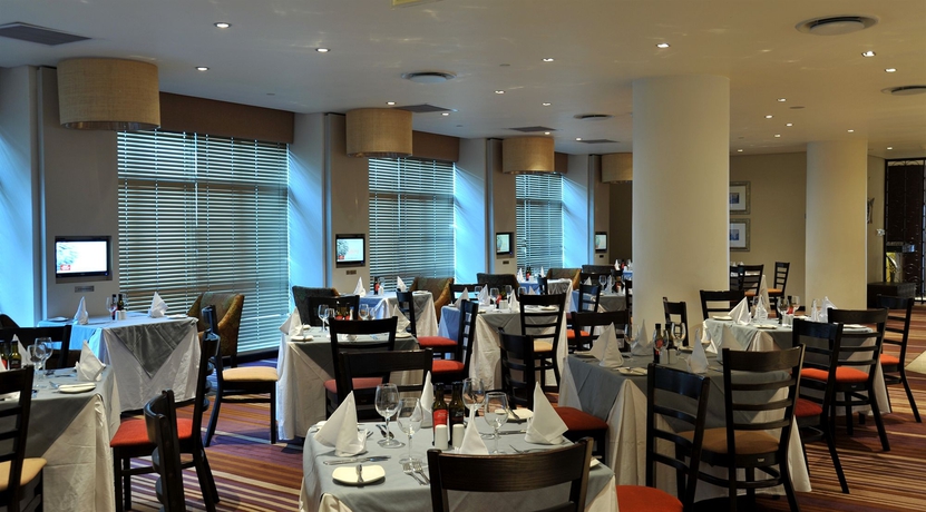 Imagen del bar/restaurante del Hotel Southern Sun Sandton. Foto 2