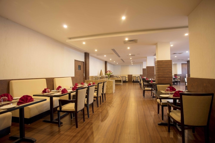 Imagen del bar/restaurante del Hotel Southernstar Bangalore. Foto 2