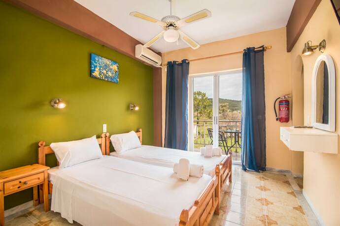 Imagen de la habitación del Hotel Southgate, Aghios Georgios (Sur). Foto 17