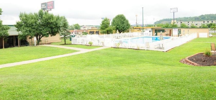 Imagen de la piscina del Hotel Southgate. Foto 20