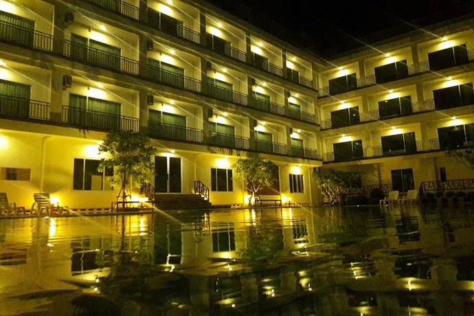 Imagen de los exteriores del Hotel Southgate Residence. Foto 16