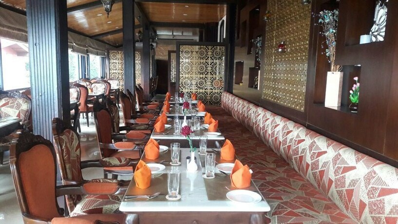 Imagen del bar/restaurante del Hotel Southgate Shimla. Foto 15