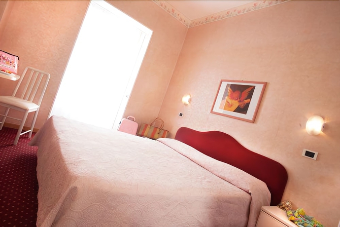 Imagen de la habitación del Hotel Souvenir, Bellaria-Igea Marina. Foto 6