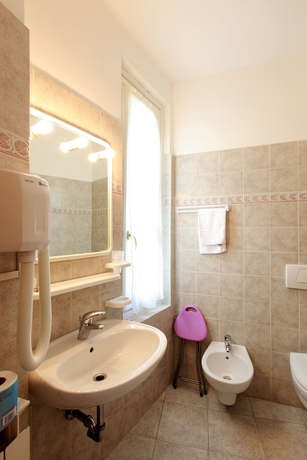 Imagen de la habitación del Hotel Souvenir. Foto 6