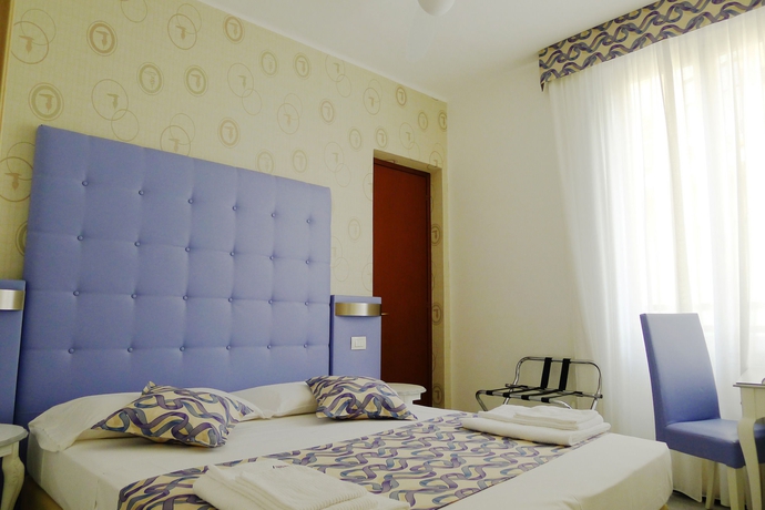 Imagen de la habitación del Hotel Souvenir. Foto 8