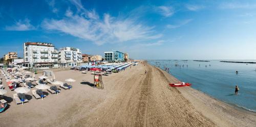 Imagen de los exteriores del Hotel Souvenir, Lido di Savio. Foto 9