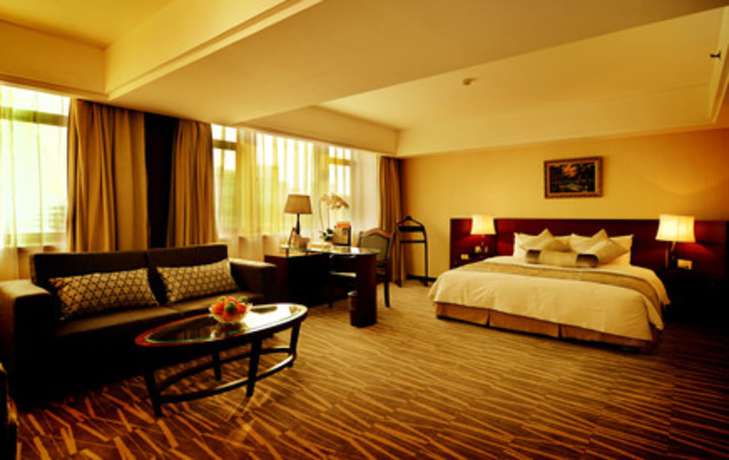 Imagen de la piscina del Hotel Sovereign Kunshan. Foto 20