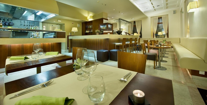 Imagen del bar/restaurante del Hotel Sovereign, Praga. Foto 1