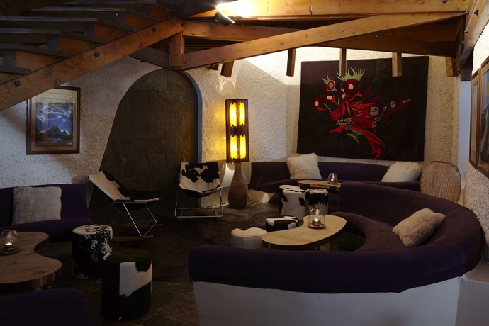 Imagen del bar/restaurante del Hotel Sowell Collection Des Dromonts. Foto 2