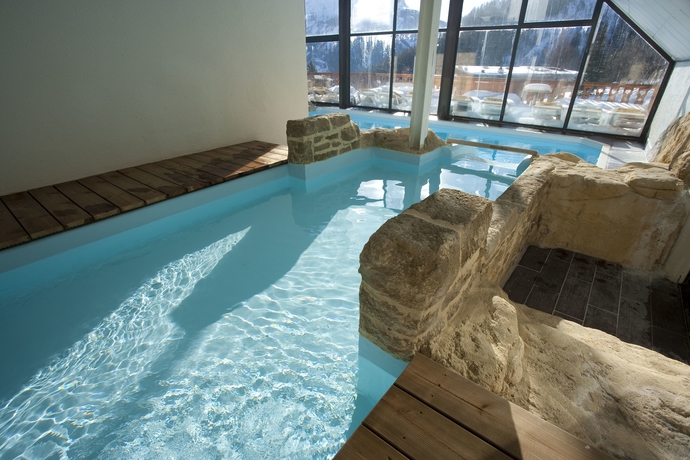 Imagen de la piscina del Hotel Sowell Family Les Bergers, Uvernet-Fours. Foto 18