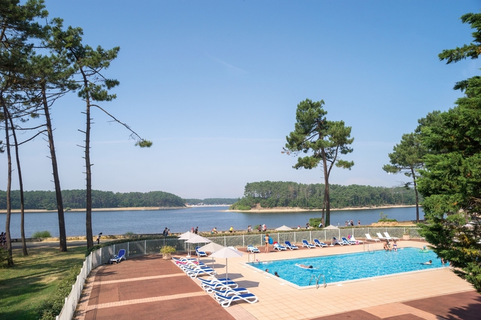 Imagen de la piscina del Hotel Sowell Family Pignada Plage. Foto 19