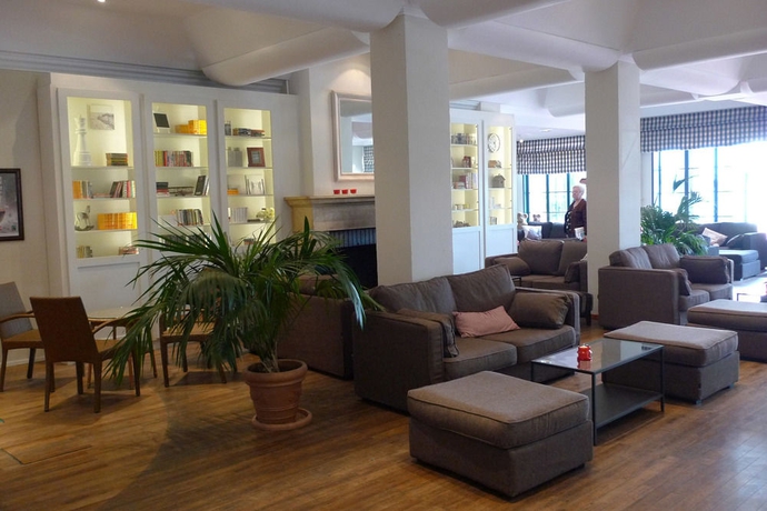 Imagen de los interiores del Hotel Sowell HÔtels Le Beach. Foto 13