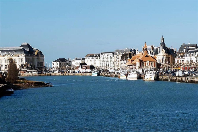 Imagen de los exteriores del Hotel Sowell HÔtels Le Beach. Foto 9