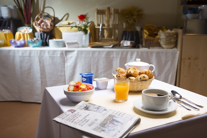 Imagen del bar/restaurante del Hotel Sowell HÔtels Le Parc and Spa. Foto 4