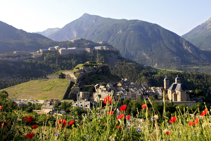 Imagen de los exteriores del Hotel Sowell HÔtels Le Parc and Spa. Foto 10