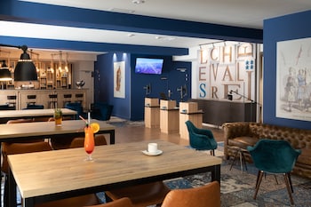 Imagen de los interiores del Hotel Sowell H&ocirc;tels Les Chevaliers. Foto 13