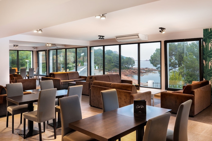 Imagen del bar/restaurante del Hotel Sowell RÉsidences Les Chênes Verts. Foto 4