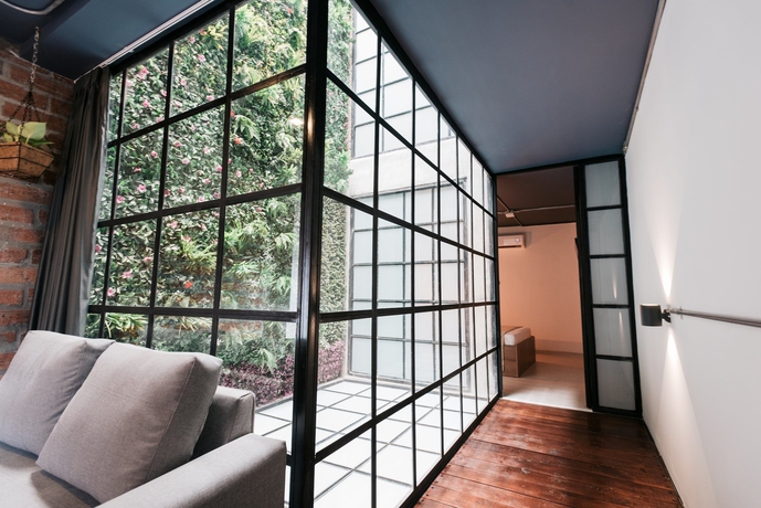 Imagen de los exteriores del Hotel Soy Local Provenza. Foto 15