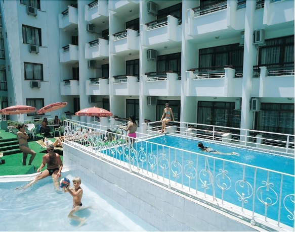 Imagen de la piscina del Hotel Sozer. Foto 19