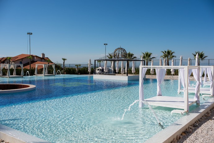 Imagen de la piscina del Hotel Spa Alchemist Residence. Foto 11