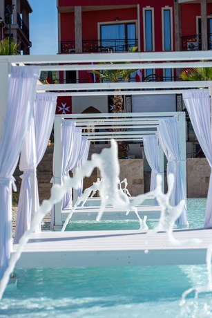 Imagen de la piscina del Hotel Spa Alchemist Residence. Foto 14