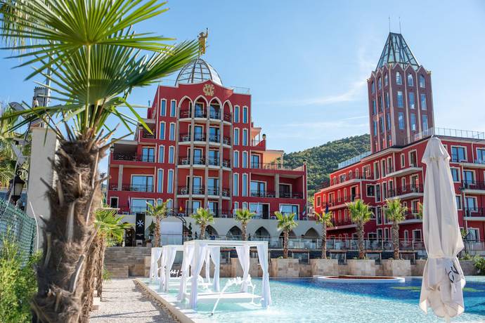 Imagen de la piscina del Hotel Spa Alchemist Residence. Foto 19