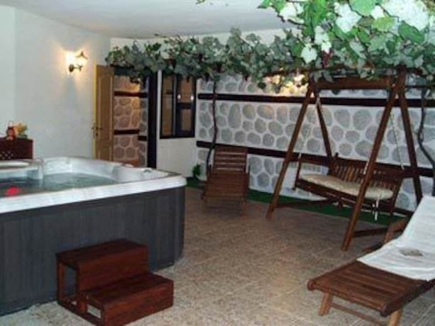 Imagen de la piscina del Hotel Spa And Apartment Mountain Romance. Foto 16