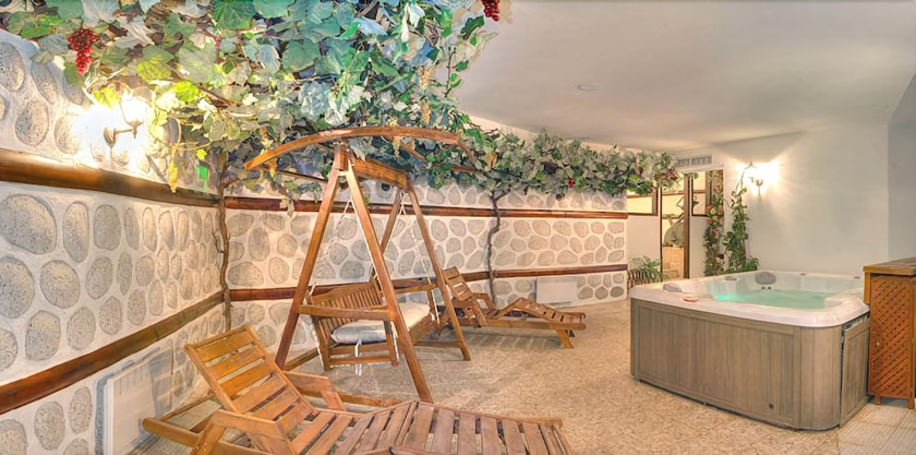 Imagen de la piscina del Hotel Spa And Apartment Mountain Romance. Foto 18