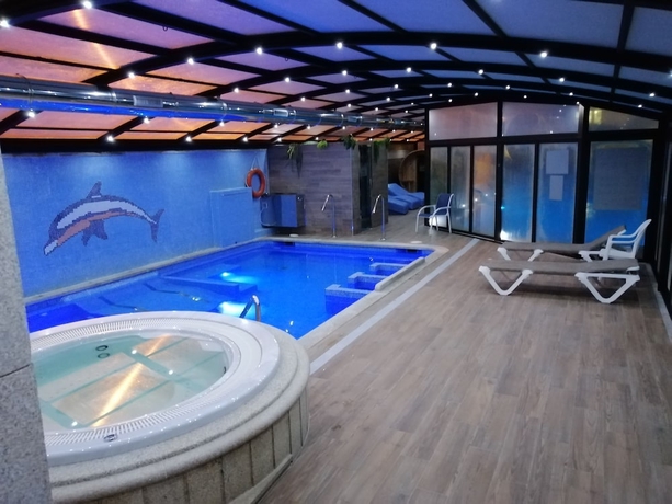 Imagen de la piscina del Hotel Spa Bosque Mar. Foto 19