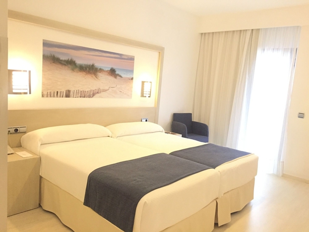 Imagen de la habitación del Hotel Spa Cádiz Plaza. Foto 7