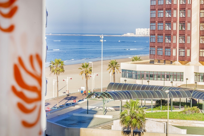 Imagen de los exteriores del Hotel Spa Cádiz Plaza. Foto 10