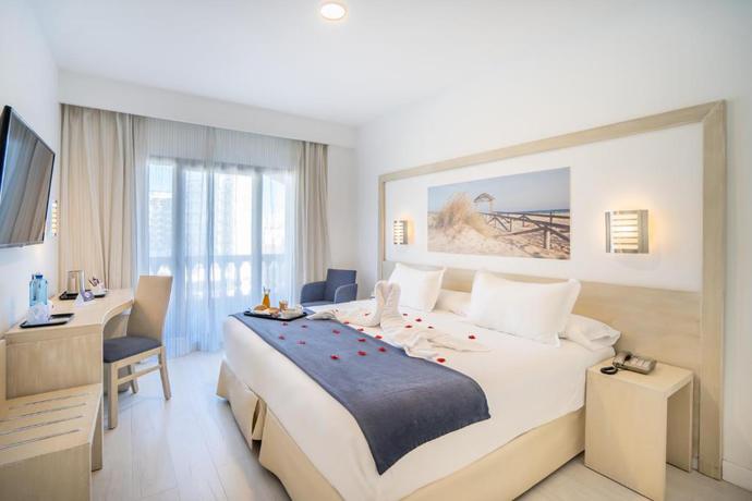 Imagen de la habitación del Hotel Spa Cádiz Plaza. Foto 9