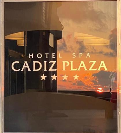 Imagen de los exteriores del Hotel Spa Cádiz Plaza. Foto 11