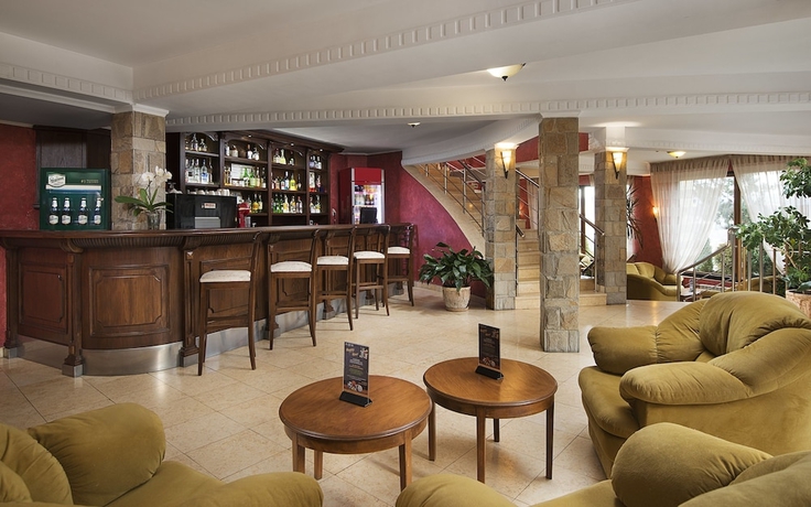 Imagen del bar/restaurante del Hotel Spa Club Bor and Wellness. Foto 2