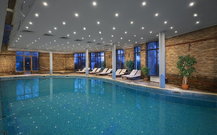 Imagen de la piscina del Hotel Spa Club Bor and Wellness. Foto 16