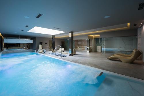 Imagen de la piscina del Hotel Spa Elia. Foto 9