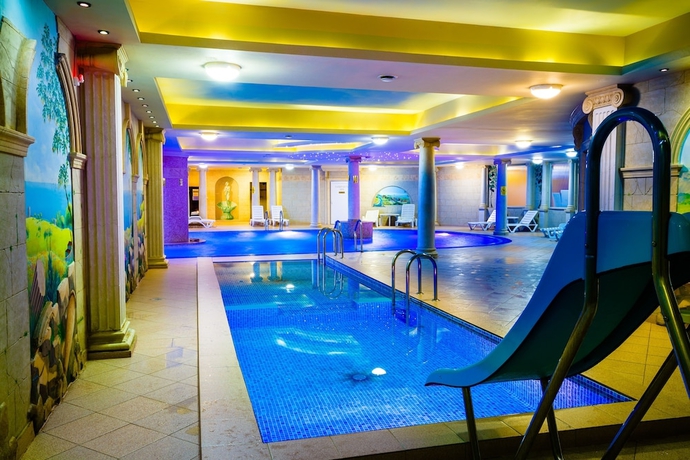 Imagen de la piscina del Hotel Spa Gloria. Foto 17