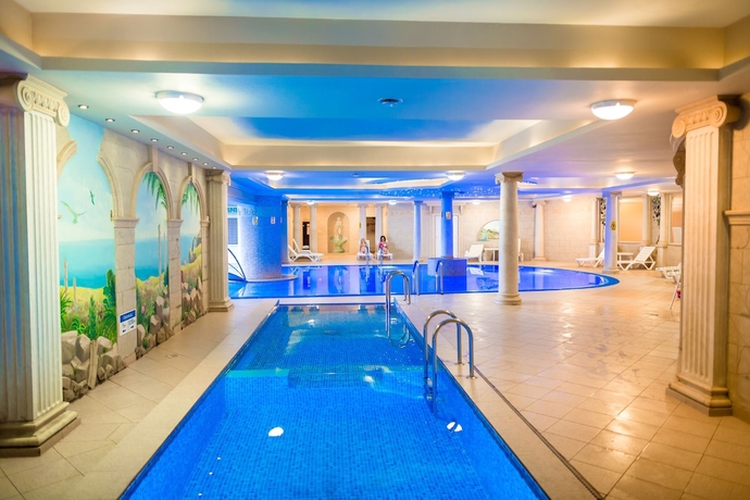 Imagen de la piscina del Hotel Spa Gloria. Foto 18