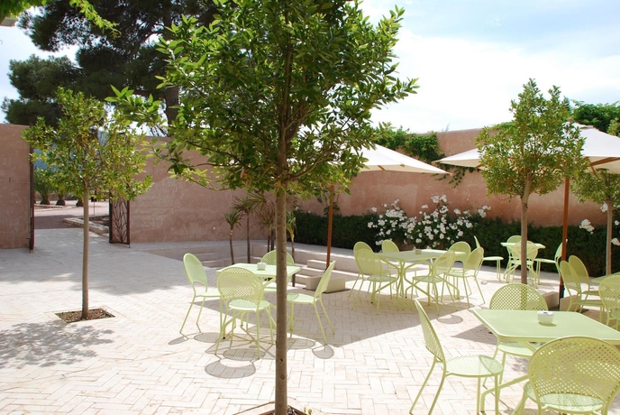 Imagen de los exteriores del Hotel Spa La Romana, The Originals Relais (relais Du Silence). Foto 12