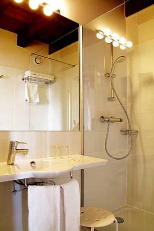 Imagen de la habitación del Hotel Spa Le Moulin De La Wantzenau. Foto 13