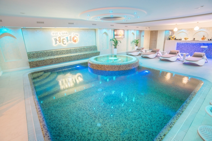 Imagen de la piscina del Hotel Spa Nemo With Dolphins. Foto 19