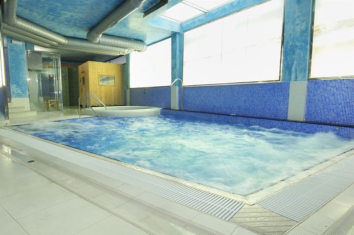 Imagen de la piscina del Hotel Spa Norat O Grove. Foto 10